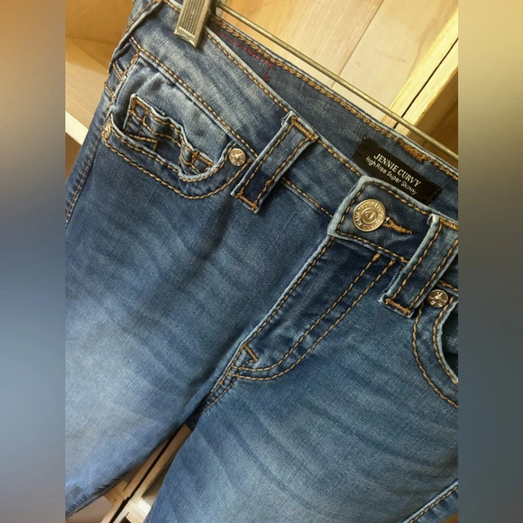 True Religion Mid Rise Jennie Curvy Skinny - Picture 3 of 10